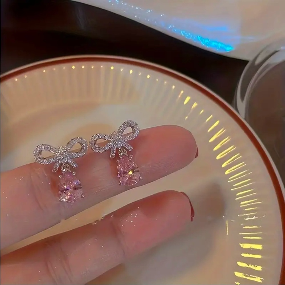 Heart-shaped Synthetic Zirconia Earrings Hollowed Out Bow Teardrop Earrings 🎀